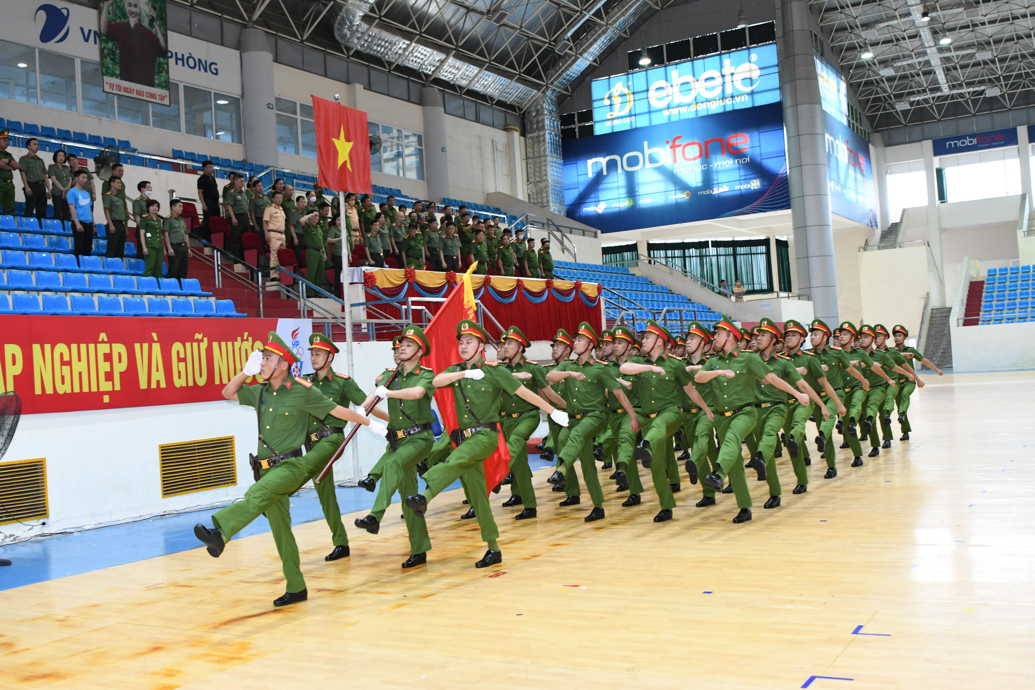 Khối Công an quận:  Tổ chức 147 lượt kiểm tra Điều lệnh Công an Nhân dân